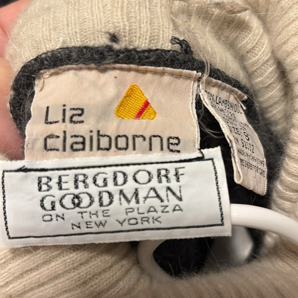 Stylish Gray and Cream Knit Dress - Picture 7 of 9